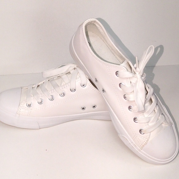 Source Unknown Shoes - White Faux Leather Sneakers Womens Size 10 NWOT